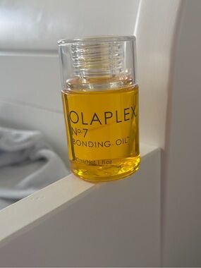 OLAPLEX No.7 Bonding Oil — Clear Bottle with Yellow Oil